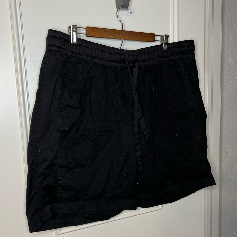 Black shorts with satan band/ side stripe